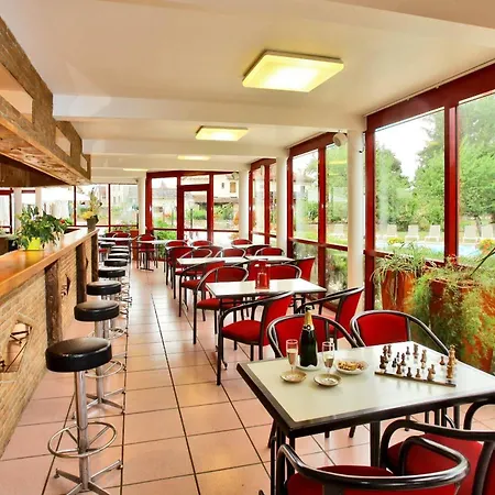 Logis Hotel Restaurant Auberge La Diege 2*
